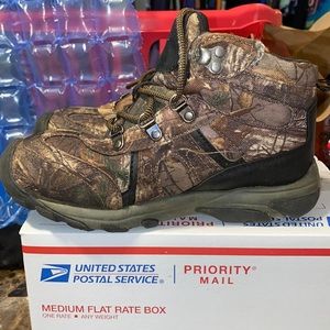 Ozark Trail hiking boots boys size 5